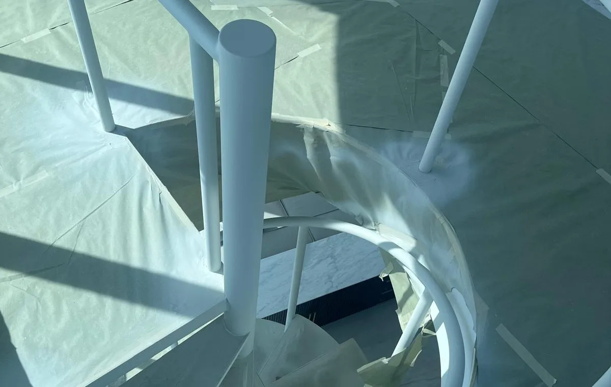 Spiral staircase fully masked for on-site electrostatic painting